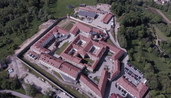 Instalacja dozoru elektronicznego i burzliwy koniec terapii